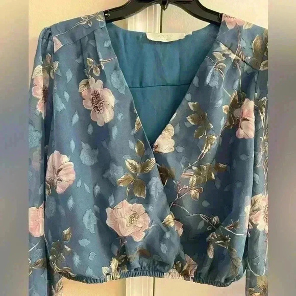 ASTR the label surplice teal floral burnout blouse crossover Medium - Picture 3 of 10